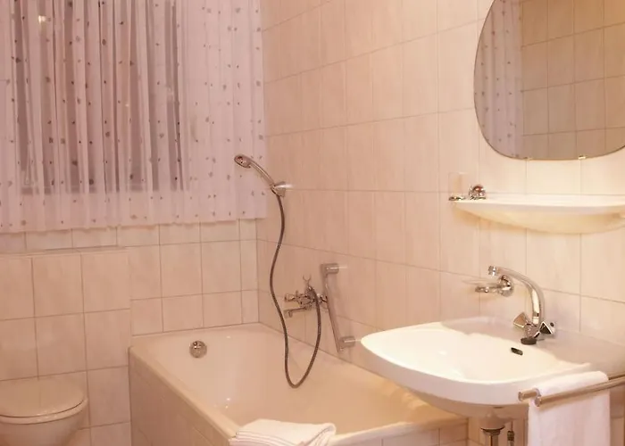 Fuer 11 Personen Und 1 Kind By Interhome 비레스본